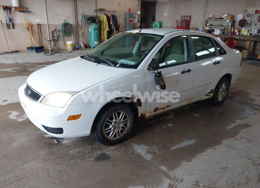 Photo 2 of 2007 Ford Focus S/SE/SES (VIN 1FAFP34N57W272599)