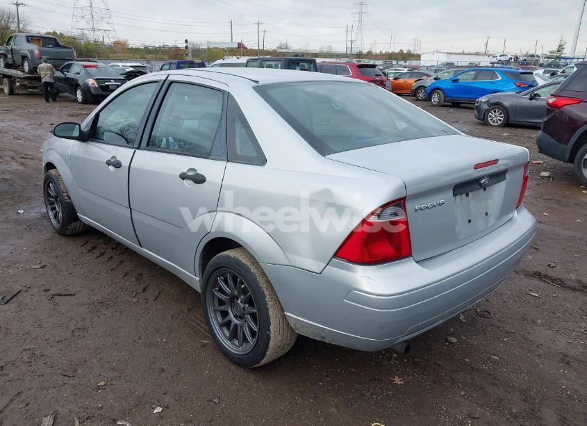 Photo 3 of 2007 Ford Focus S/SE/SES (VIN 1FAFP34N57W276121)