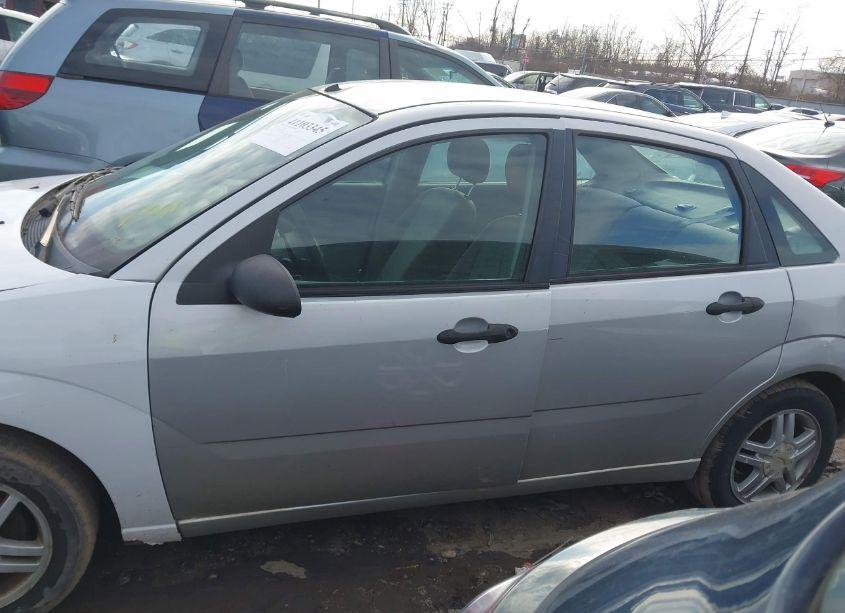 Photo 14 of 2005 Ford Focus ZX4 (VIN 1FAFP34N65W134910)