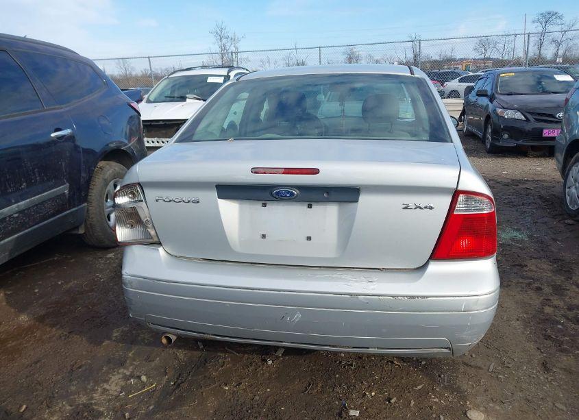 Photo 16 of 2005 Ford Focus ZX4 (VIN 1FAFP34N65W134910)