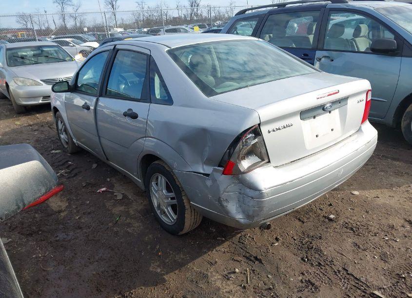 Photo 3 of 2005 Ford Focus ZX4 (VIN 1FAFP34N65W134910)