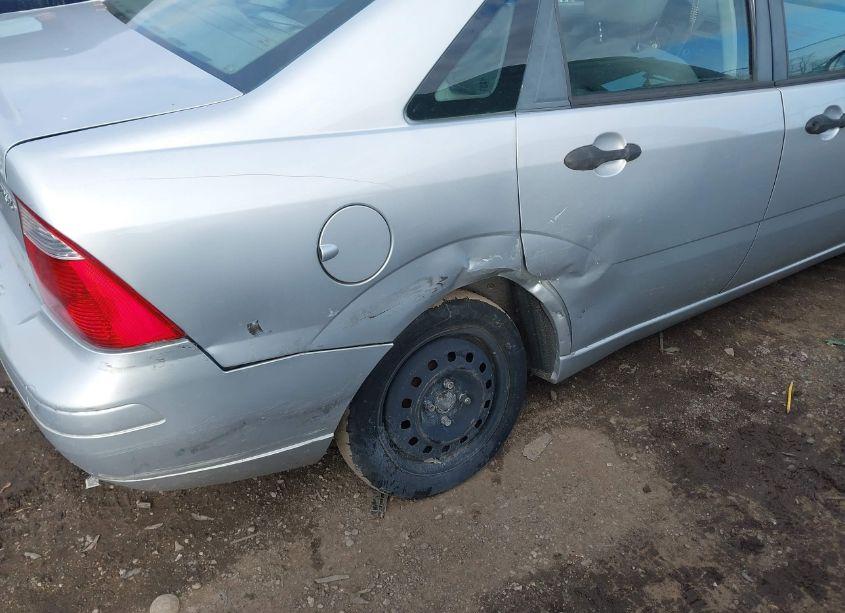 Photo 6 of 2005 Ford Focus ZX4 (VIN 1FAFP34N65W134910)