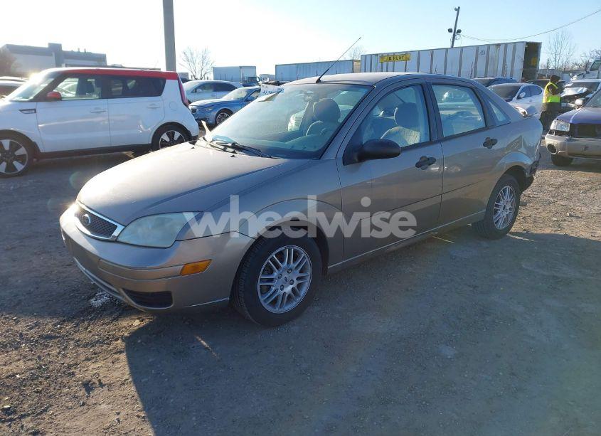 Photo 2 of 2005 Ford Focus ZX4 (VIN 1FAFP34N65W193732)