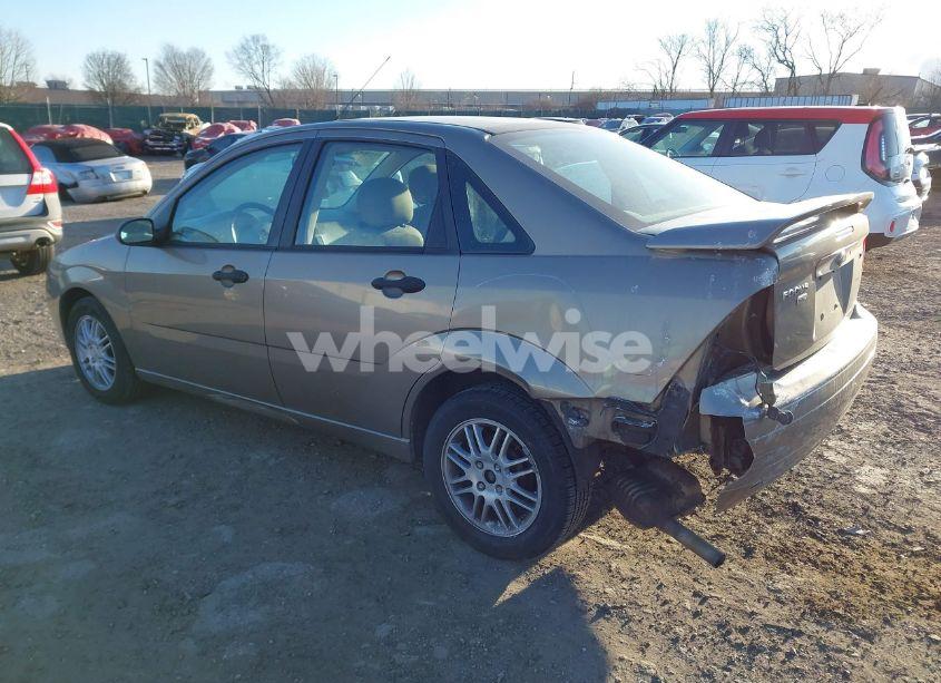 Photo 3 of 2005 Ford Focus ZX4 (VIN 1FAFP34N65W193732)