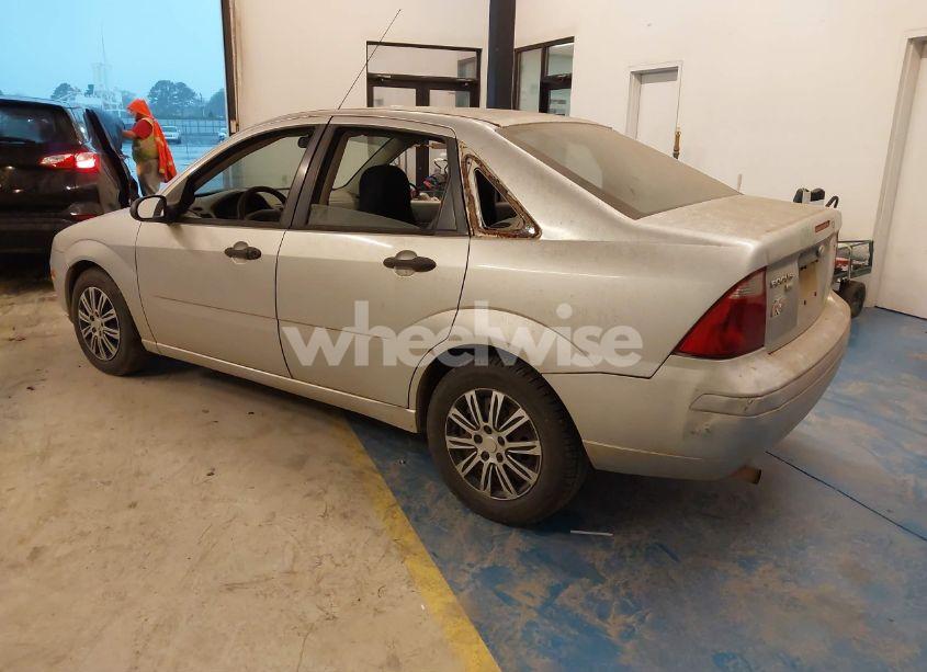 Photo 3 of 2005 Ford Focus ZX4 (VIN 1FAFP34N65W306112)