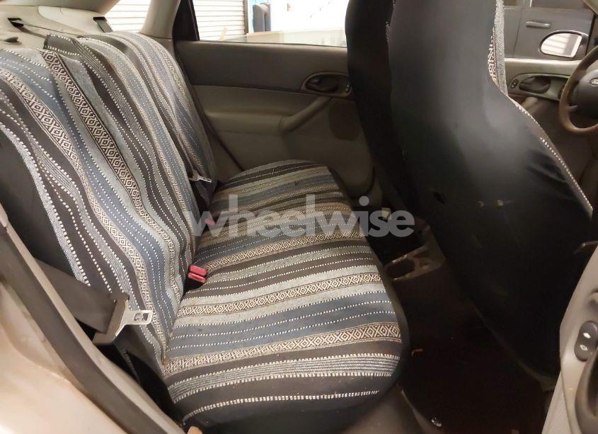 Photo 8 of 2005 Ford Focus ZX4 (VIN 1FAFP34N65W306112)