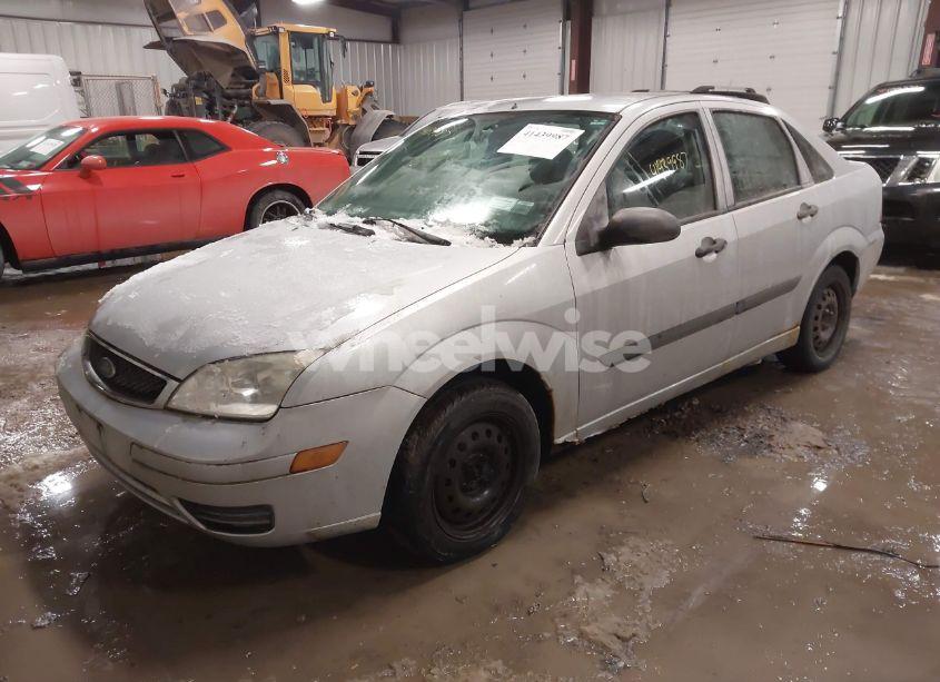 Photo 2 of 2007 Ford Focus S/SE/SES (VIN 1FAFP34N67W226473)