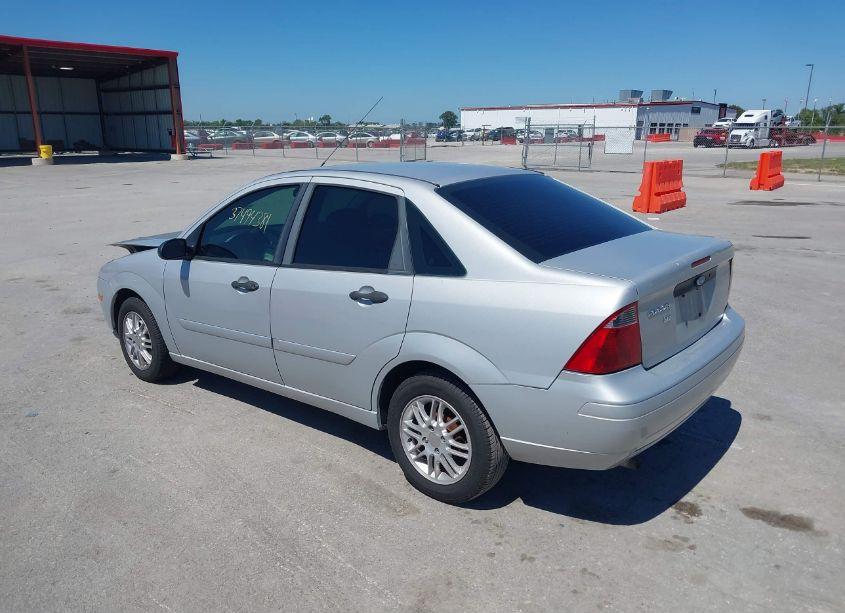 Photo 3 of 2007 Ford Focus S/SE/SES (VIN 1FAFP34N67W254743)