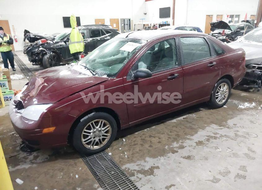 Photo 2 of 2007 Ford Focus S/SE/SES (VIN 1FAFP34N67W329926)