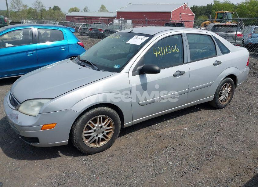 Photo 2 of 2007 Ford Focus S/SE/SES (VIN 1FAFP34N67W338545)