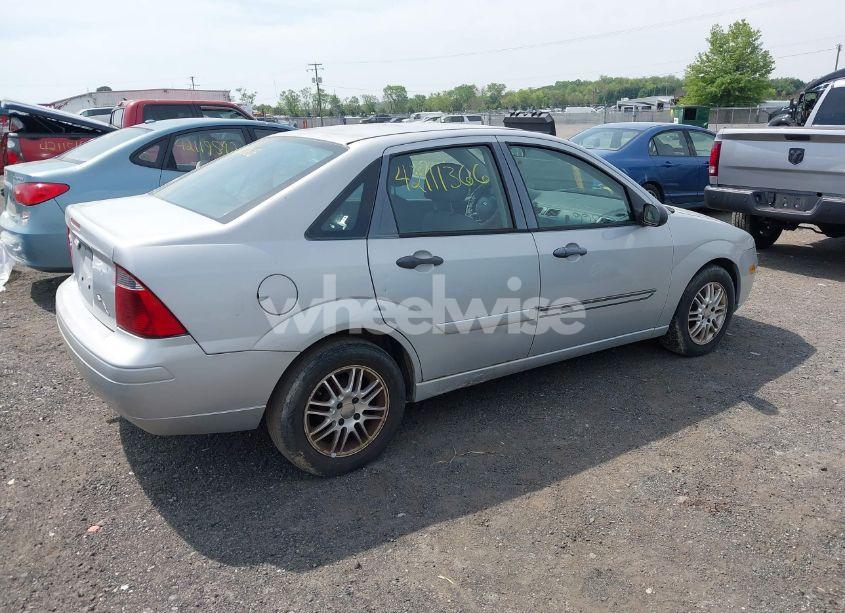 Photo 4 of 2007 Ford Focus S/SE/SES (VIN 1FAFP34N67W338545)