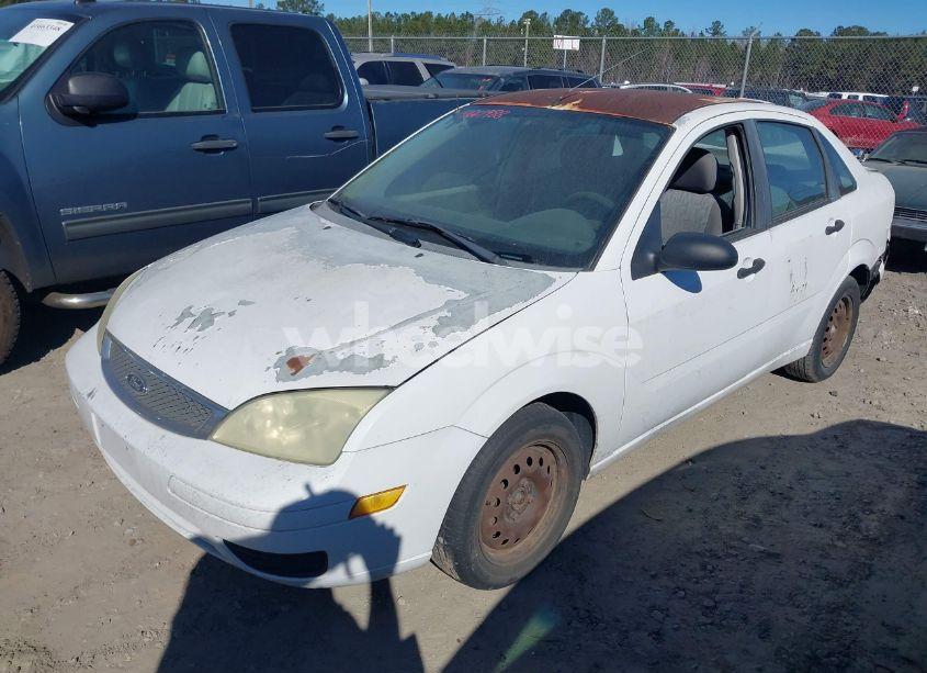 Photo 2 of 2005 Ford Focus ZX4 (VIN 1FAFP34N75W132373)