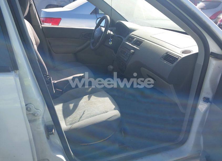 Photo 5 of 2005 Ford Focus ZX4 (VIN 1FAFP34N75W132373)