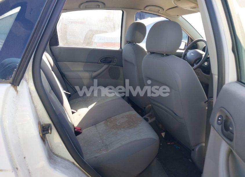 Photo 8 of 2005 Ford Focus ZX4 (VIN 1FAFP34N75W132373)