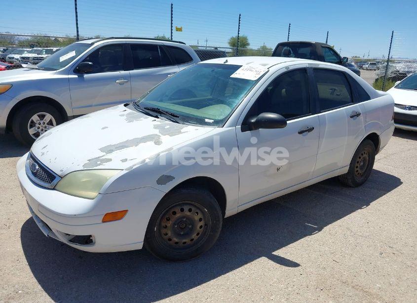 Photo 2 of 2005 Ford Focus ZX4 (VIN 1FAFP34N75W159248)