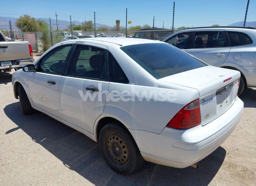 Photo 3 of 2005 Ford Focus ZX4 (VIN 1FAFP34N75W159248)