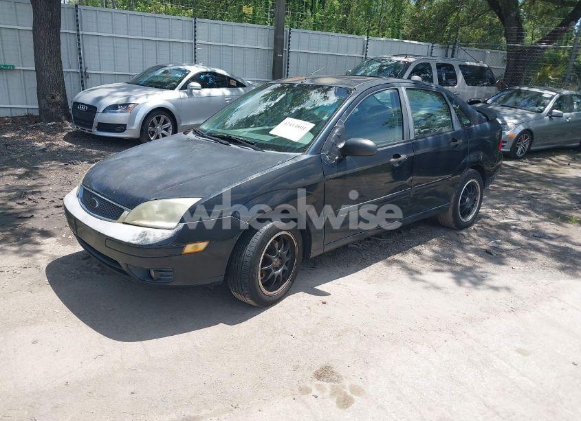 Photo 2 of 2005 Ford Focus ZX4 (VIN 1FAFP34N75W169147)