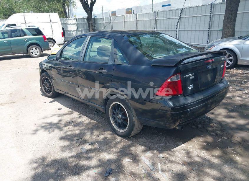 Photo 3 of 2005 Ford Focus ZX4 (VIN 1FAFP34N75W169147)