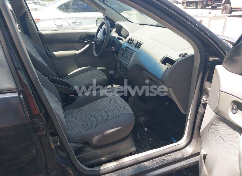 Photo 5 of 2005 Ford Focus ZX4 (VIN 1FAFP34N75W169147)