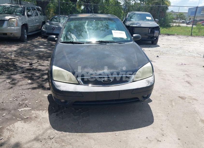 Photo 6 of 2005 Ford Focus ZX4 (VIN 1FAFP34N75W169147)