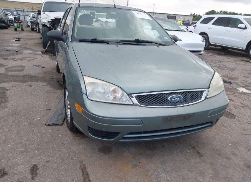 2005 Ford Focus ZX4 (VIN 1FAFP34N75W173196) main photo