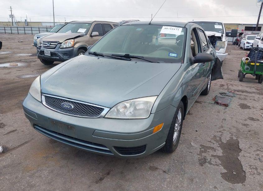 Photo 2 of 2005 Ford Focus ZX4 (VIN 1FAFP34N75W173196)