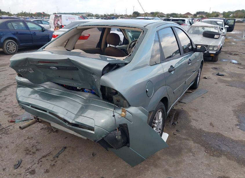 Photo 4 of 2005 Ford Focus ZX4 (VIN 1FAFP34N75W173196)