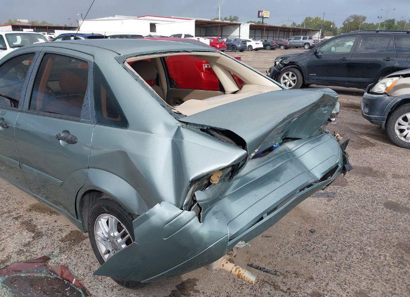 Photo 6 of 2005 Ford Focus ZX4 (VIN 1FAFP34N75W173196)