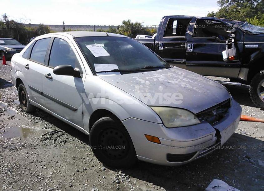 2005 Ford Focus ZX4 (VIN 1FAFP34N75W267692) main photo