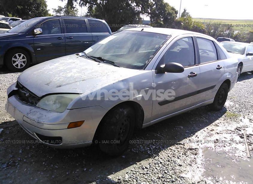 Photo 2 of 2005 Ford Focus ZX4 (VIN 1FAFP34N75W267692)