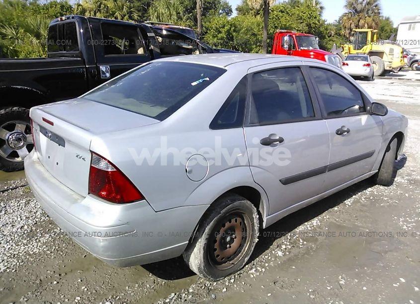 Photo 4 of 2005 Ford Focus ZX4 (VIN 1FAFP34N75W267692)