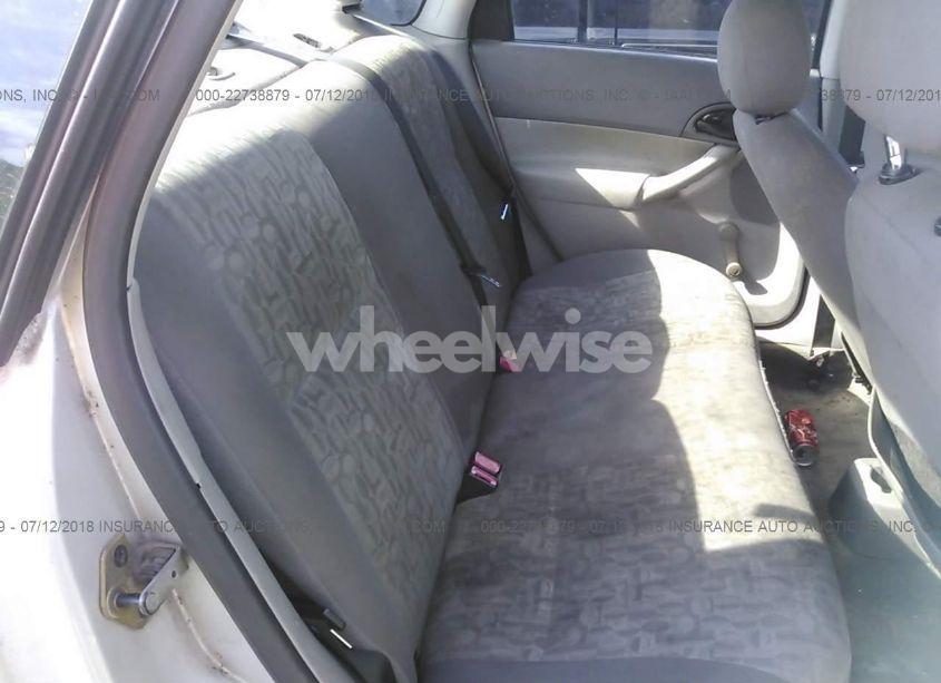 Photo 8 of 2005 Ford Focus ZX4 (VIN 1FAFP34N75W267692)