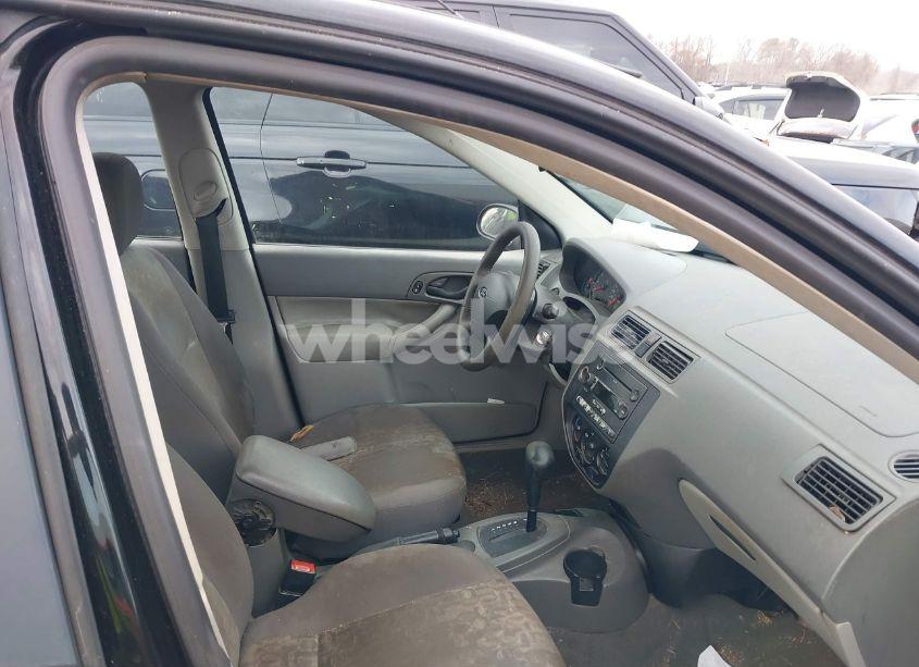 Photo 5 of 2005 Ford Focus ZX4 (VIN 1FAFP34N75W304479)