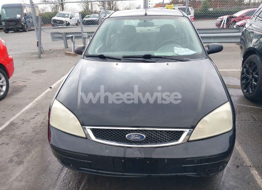 Photo 6 of 2005 Ford Focus ZX4 (VIN 1FAFP34N75W304479)