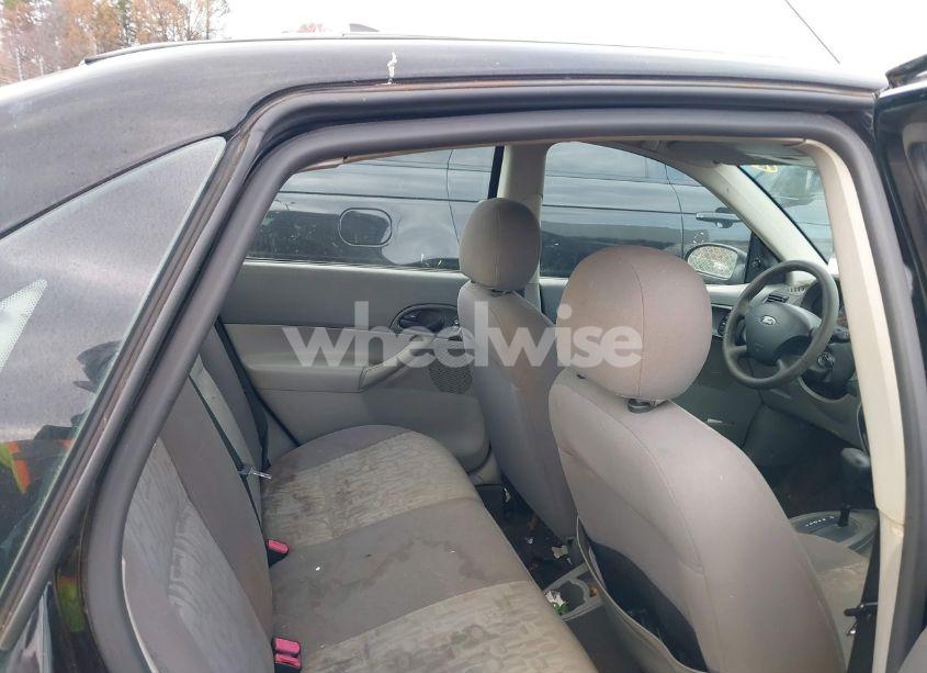 Photo 8 of 2005 Ford Focus ZX4 (VIN 1FAFP34N75W304479)