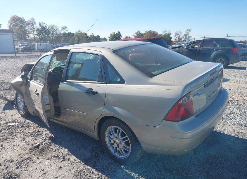 Photo 3 of 2007 Ford Focus S/SE/SES (VIN 1FAFP34N77W132103)