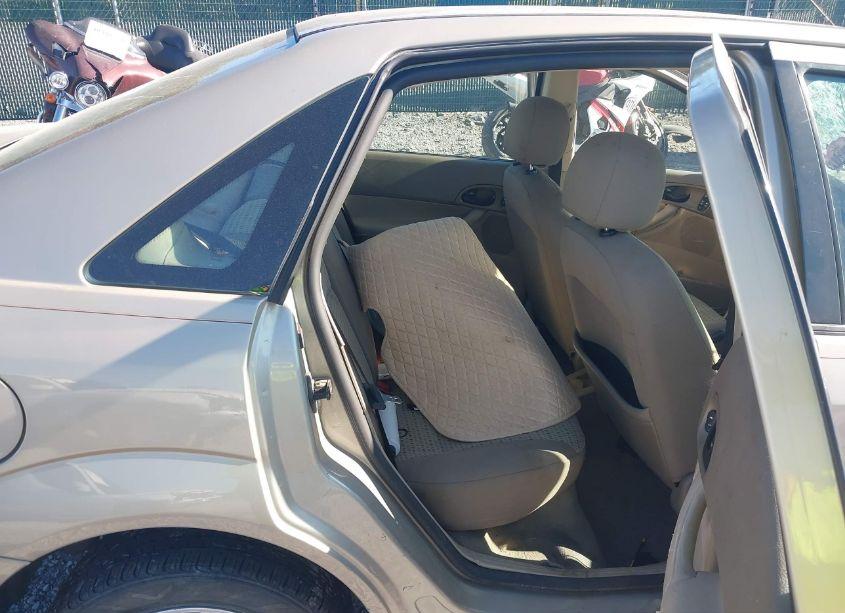 Photo 8 of 2007 Ford Focus S/SE/SES (VIN 1FAFP34N77W132103)