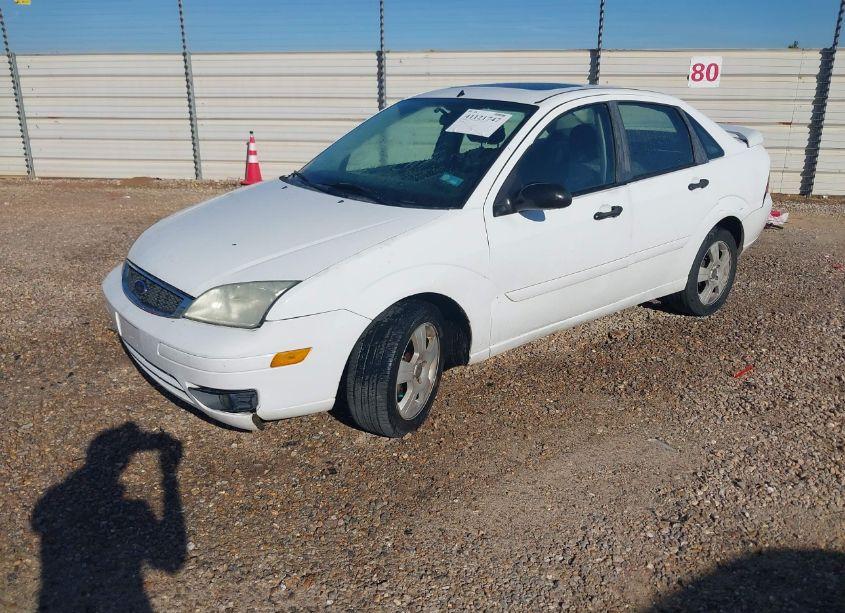 Photo 2 of 2007 Ford Focus S/SE/SES (VIN 1FAFP34N77W202795)