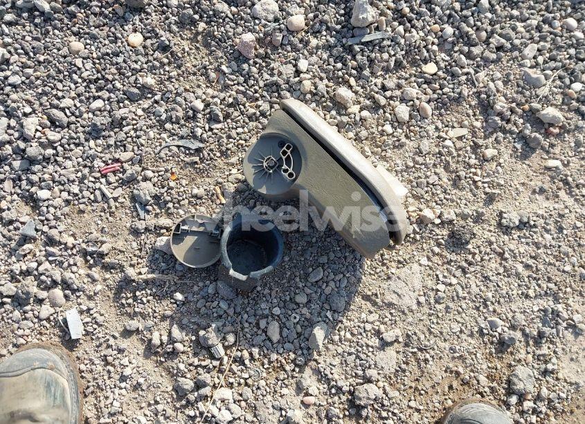 Photo 12 of 2005 Ford Focus ZX4 (VIN 1FAFP34N85W109376)