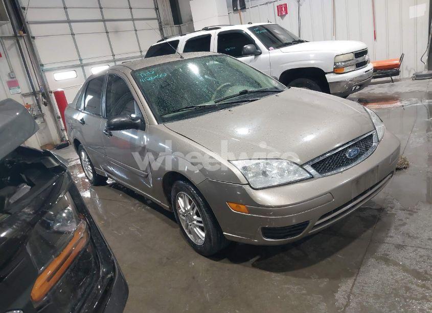 2005 Ford Focus ZX4 (VIN 1FAFP34N85W142670) main photo