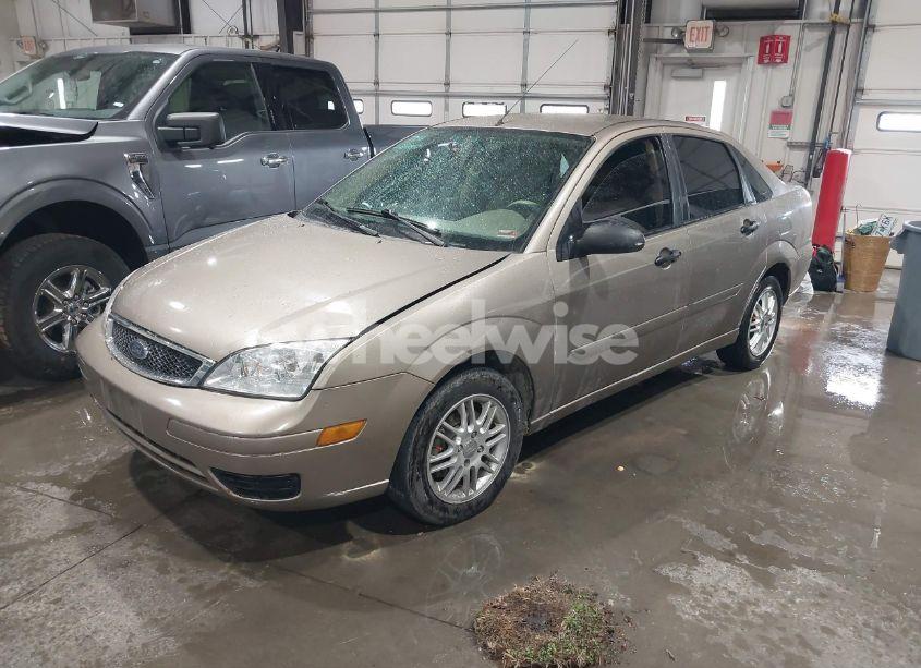 Photo 2 of 2005 Ford Focus ZX4 (VIN 1FAFP34N85W142670)