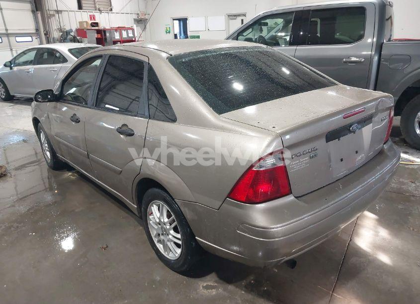 Photo 3 of 2005 Ford Focus ZX4 (VIN 1FAFP34N85W142670)