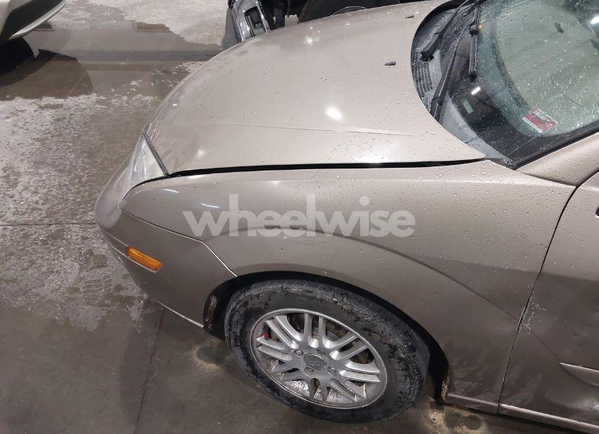 Photo 6 of 2005 Ford Focus ZX4 (VIN 1FAFP34N85W142670)