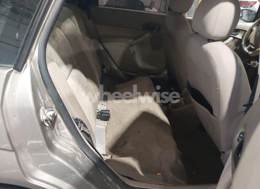 Photo 8 of 2005 Ford Focus ZX4 (VIN 1FAFP34N85W142670)