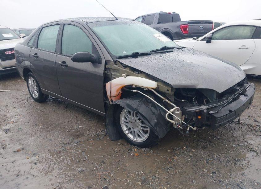 2005 Ford Focus ZX4 (VIN 1FAFP34N85W158920) main photo