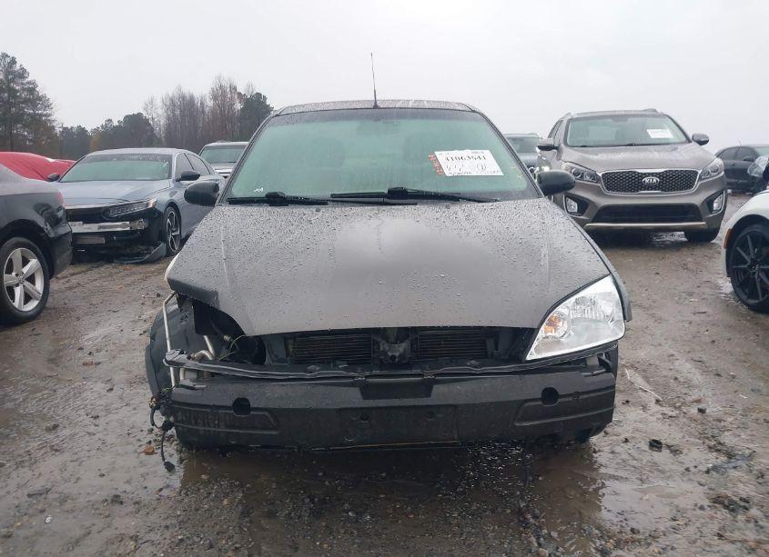 Photo 12 of 2005 Ford Focus ZX4 (VIN 1FAFP34N85W158920)