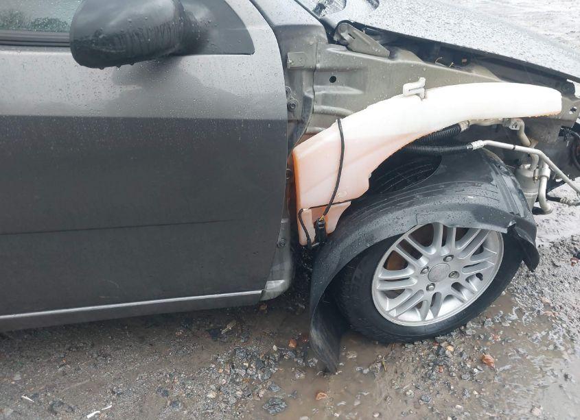 Photo 19 of 2005 Ford Focus ZX4 (VIN 1FAFP34N85W158920)