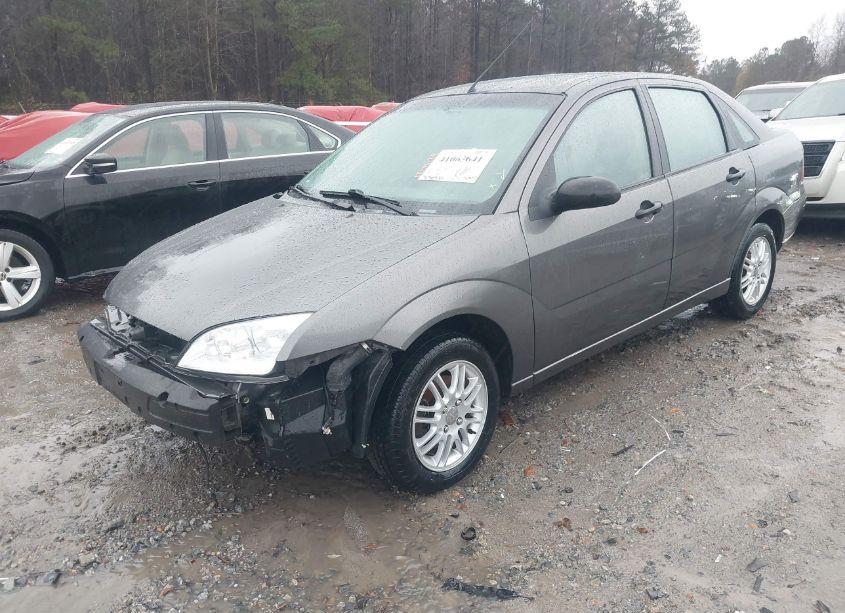 Photo 2 of 2005 Ford Focus ZX4 (VIN 1FAFP34N85W158920)