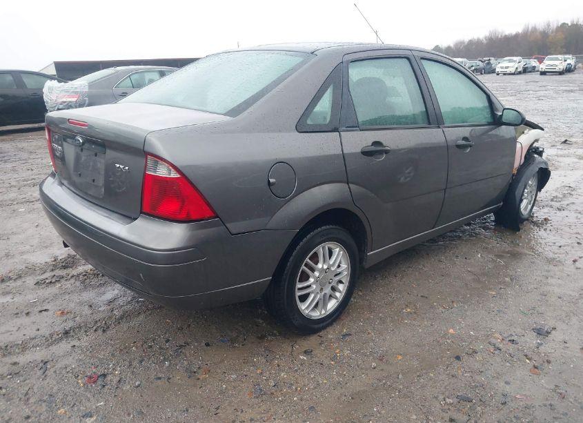 Photo 4 of 2005 Ford Focus ZX4 (VIN 1FAFP34N85W158920)