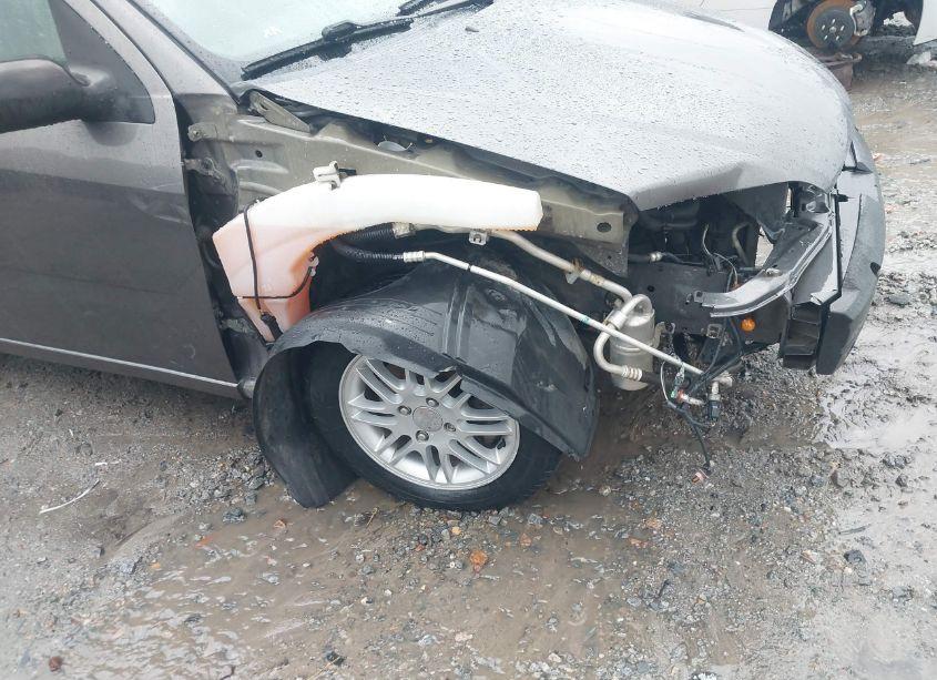 Photo 6 of 2005 Ford Focus ZX4 (VIN 1FAFP34N85W158920)